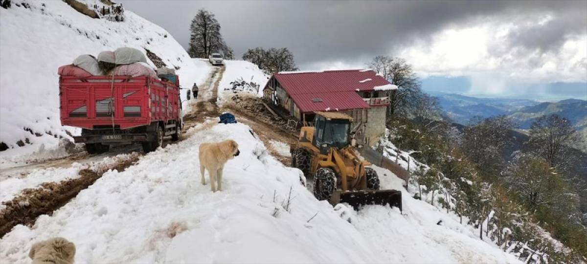 Rize'de kar nedeniyle yaylada mahsur kalan 6 kişi kurtarıldı